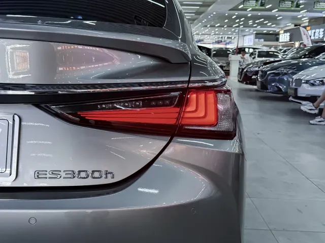 Lexus ES — Фото автомобиля 27