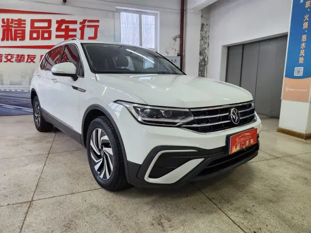 Volkswagen Tiguan L — Фото автомобиля 2