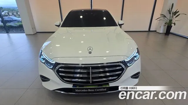 Mercedes-Benz E-Class — Фото автомобиля 3