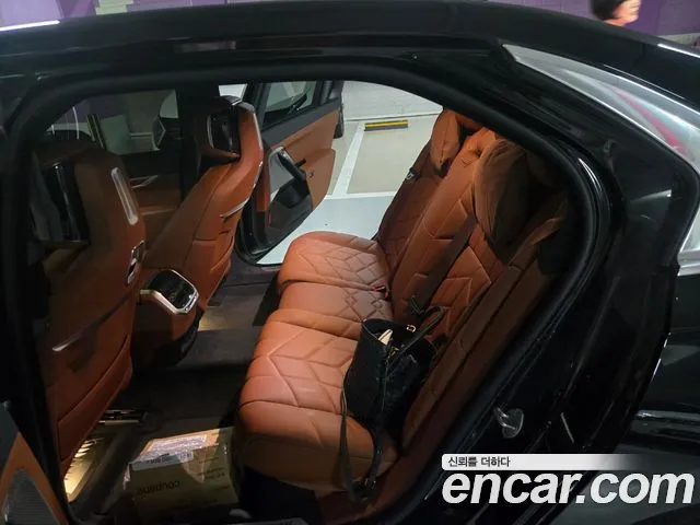 BMW 7 Series G70 — Фото автомобиля 14