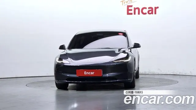 Tesla Model 3 — Фото автомобиля 3