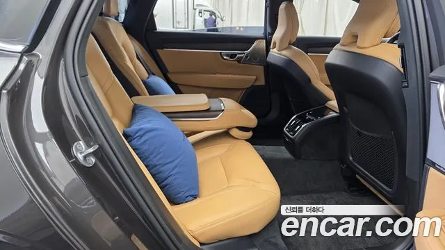 Volvo S90 — Фото автомобиля 17