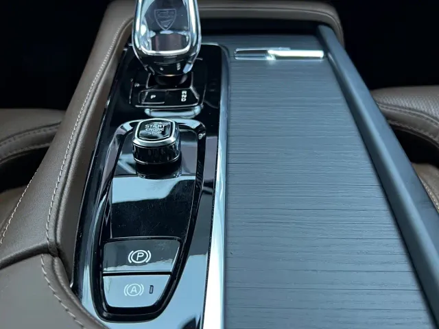 Volvo XC90 — Фото автомобиля 27