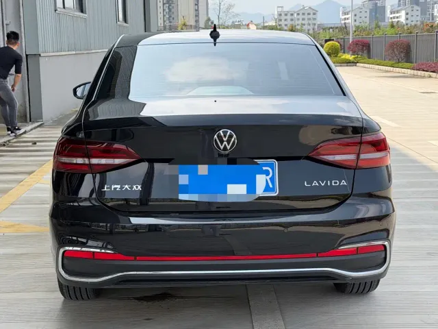 Volkswagen Lavida — Фото автомобиля 5