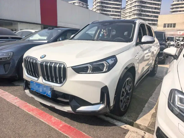 Фотография автомобиля — BMW X1