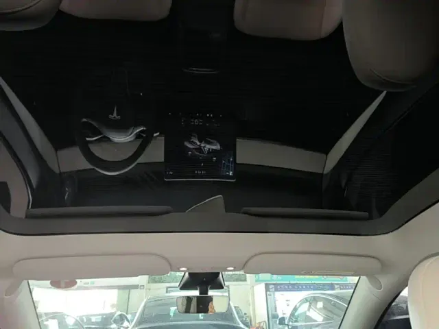 Tesla Model Y — Фото автомобиля 17