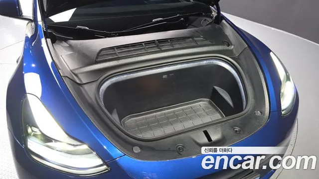 Tesla Model Y — Фото автомобиля 9