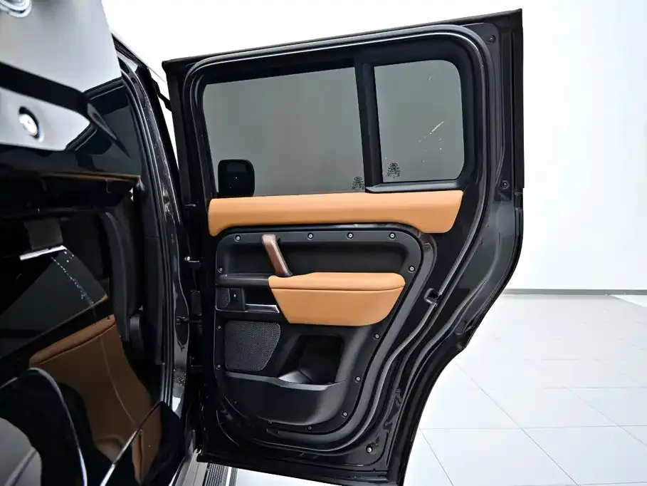 Land Rover Land Rover Defender 2024 110 3.0T P400 X-DYNAMIC HSE — Фото автомобиля 23