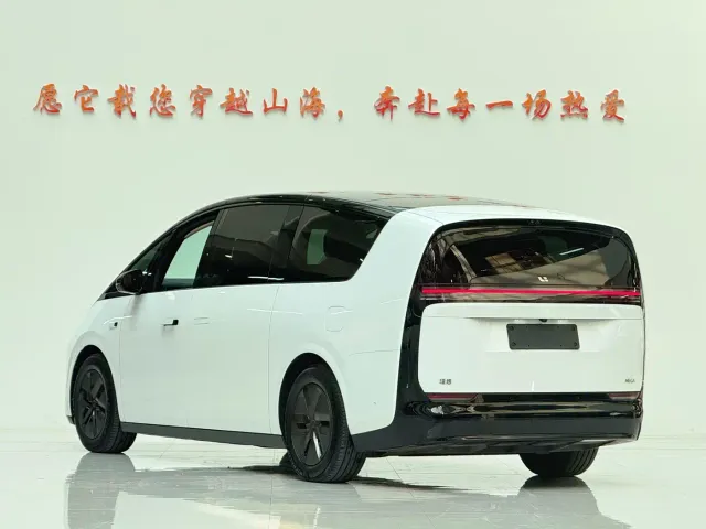 Li Auto MEGA — Фото автомобиля 7