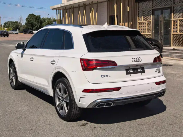 Audi Q5L — Фото автомобиля 10