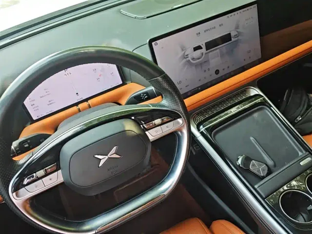 Xpeng G9 — Фото автомобиля 13