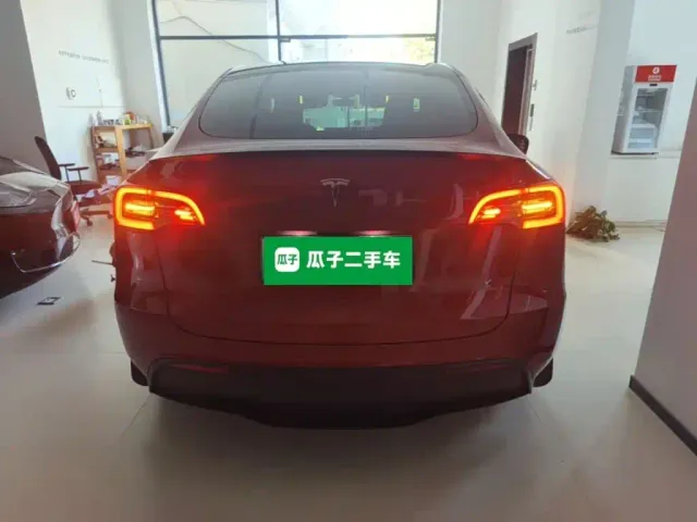 Tesla Model Y — Фото автомобиля 5