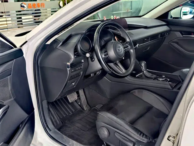 Mazda Axela — Фото автомобиля 4