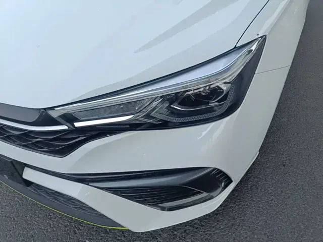 Roewe i5 — Фото автомобиля 23