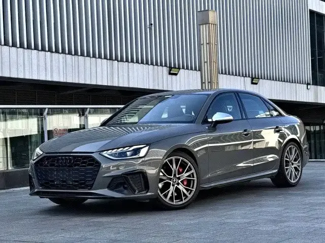 Фотография автомобиля — Audi S4