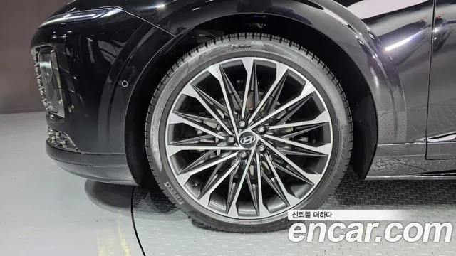 Hyundai Grandeur Grandeur (GN7) 2.5 Бензин 2WD — Фото автомобиля 19