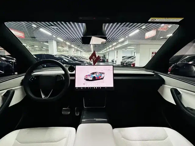 Tesla Model Y — Фото автомобиля 8