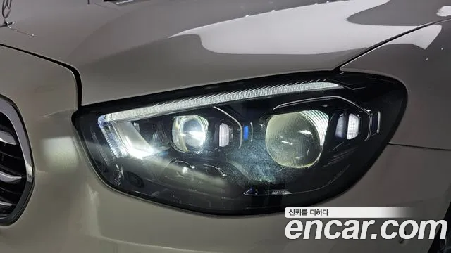 Mercedes-Benz E-Class — Фото автомобиля 18