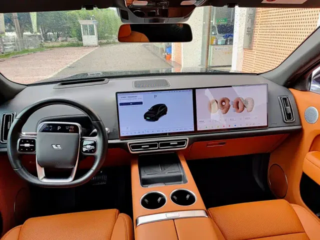 Li Auto L8 — Фото автомобиля 10
