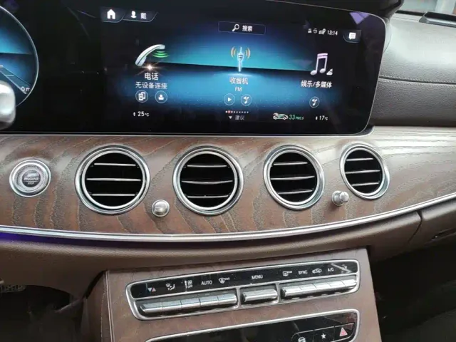 Mercedes-Benz E-Class — Фото автомобиля 12