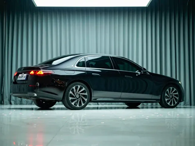 Mercedes-Benz E-Class — Фото автомобиля 10