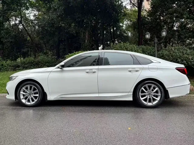 Honda Accord — Фото автомобиля 3