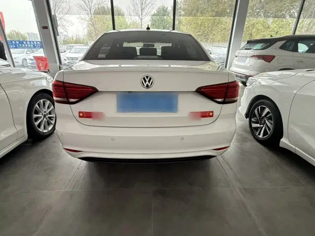 Volkswagen Lavida — Фото автомобиля 10