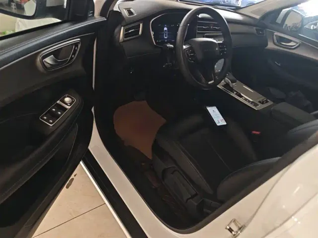 Roewe RX5 — Фото автомобиля 15