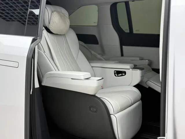 Xpeng X9 — Фото автомобиля 24