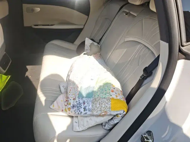 Geely Galaxy E8 — Фото автомобиля 13