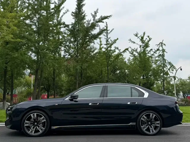 BMW i7 — Фото автомобиля 5