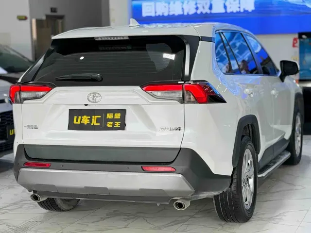 Toyota RAV4 — Фото автомобиля 7