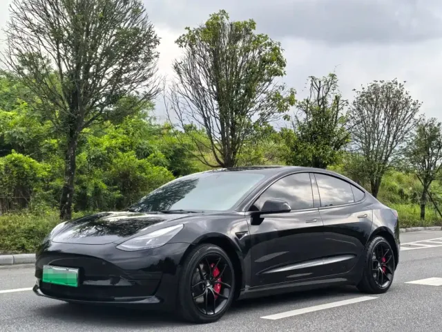 Фотография автомобиля — Tesla Model 3