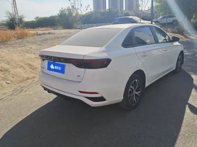 Geely Emgrand — Фото автомобиля 3