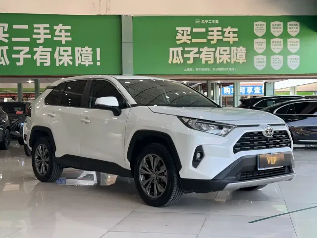 Toyota RAV4 — Фото автомобиля 3