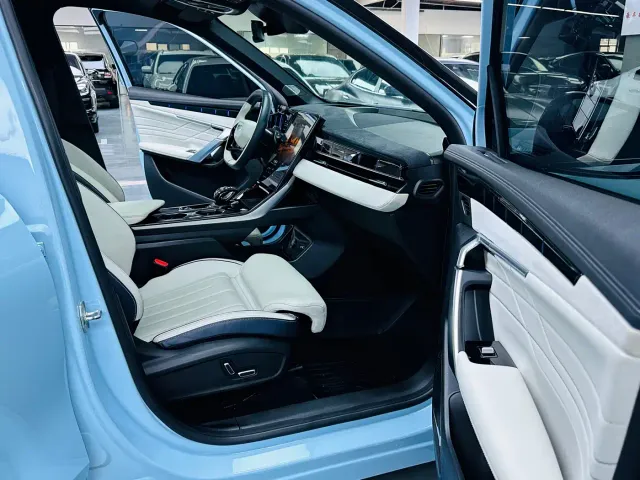 Geely Boyue L — Фото автомобиля 8