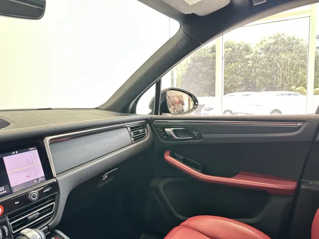 Porsche Macan — Фото автомобиля 12