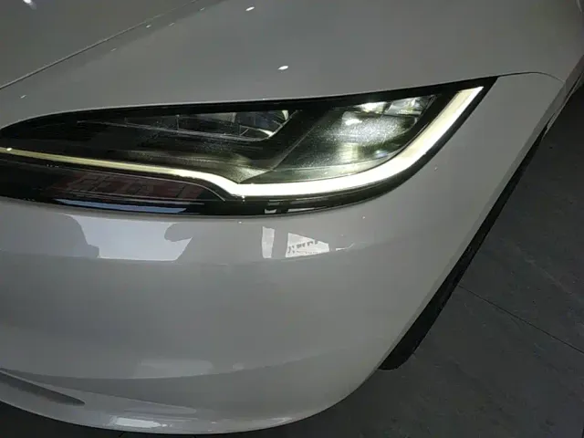 Tesla Model 3 — Фото автомобиля 23