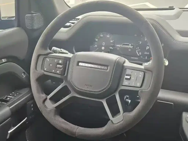 Land Rover Defender — Фото автомобиля 6