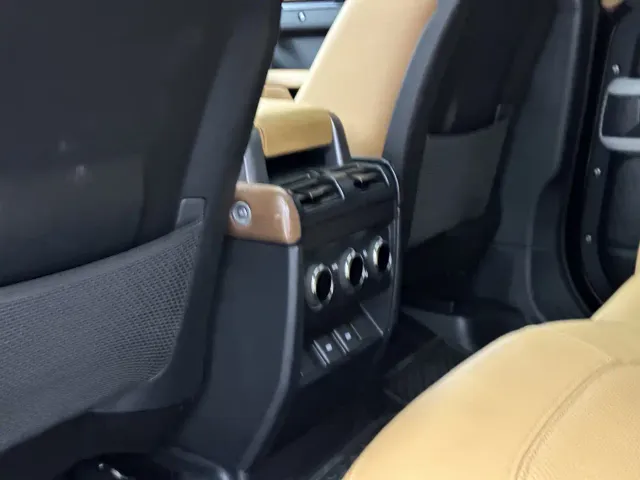 Land Rover Defender — Фото автомобиля 19