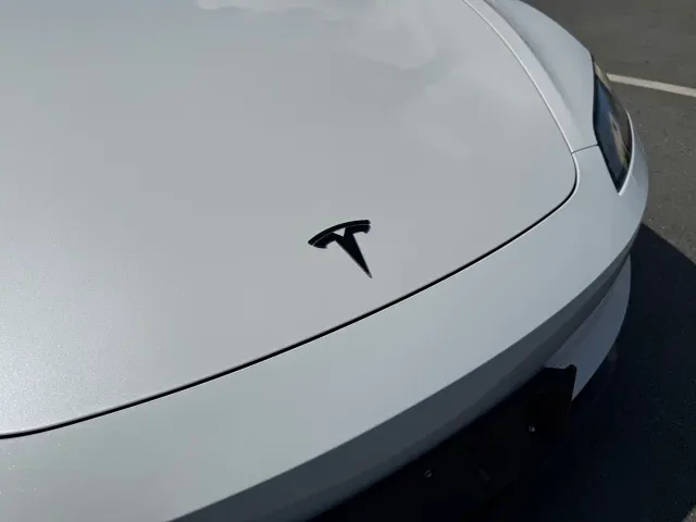 Tesla Model 3 — Фото автомобиля 22