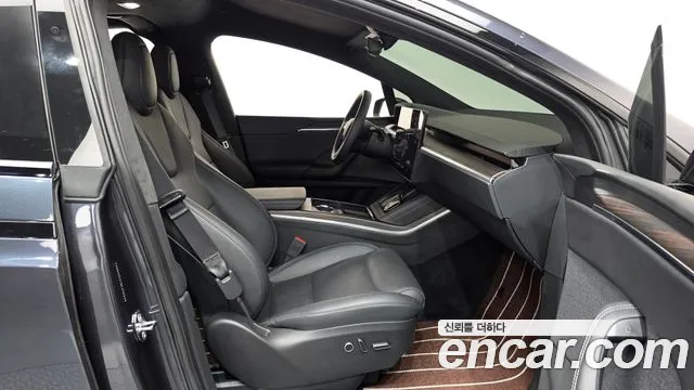 Tesla Model X — Фото автомобиля 11