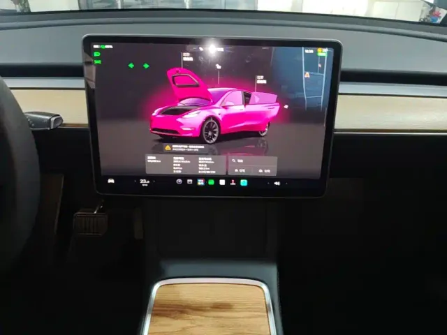 Tesla Model Y — Фото автомобиля 12