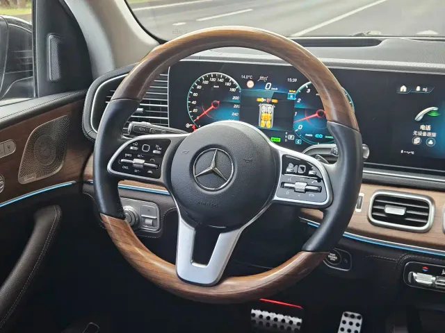 Mercedes-Benz GLS-Class — Фото автомобиля 11