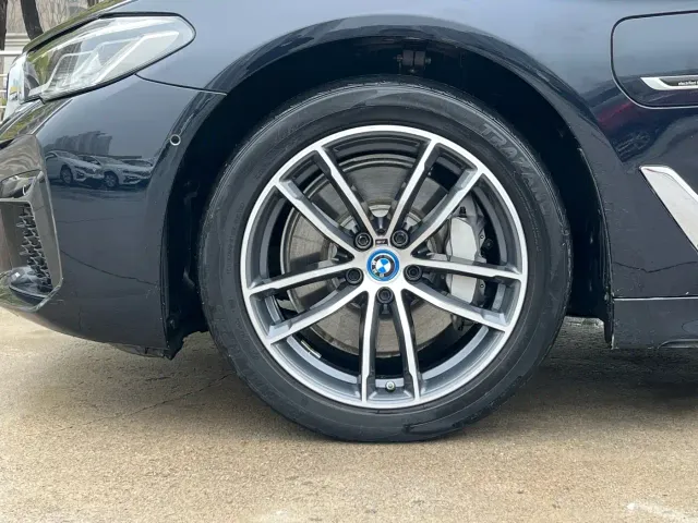 BMW 5 Series — Фото автомобиля 7