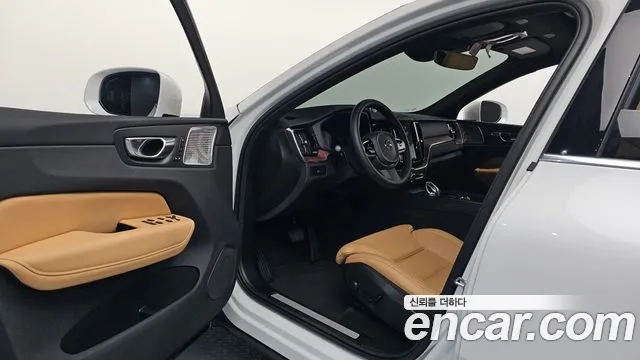 Volvo XC60 2nd Gen — Фото автомобиля 15