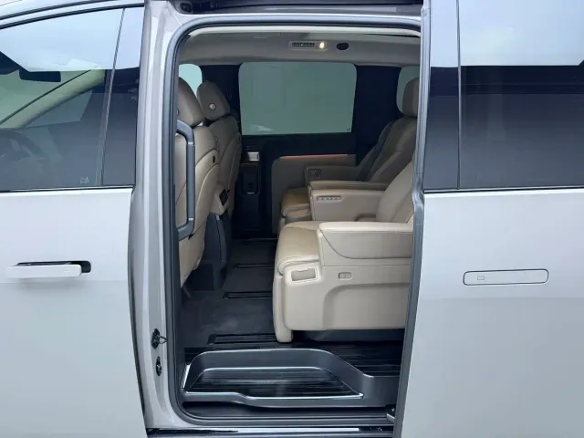 Li Auto MEGA — Фото автомобиля 22