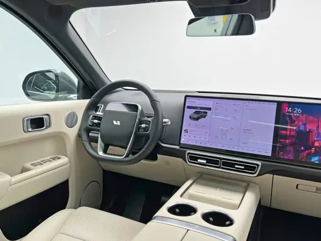 Li Auto L8 — Фото автомобиля 26