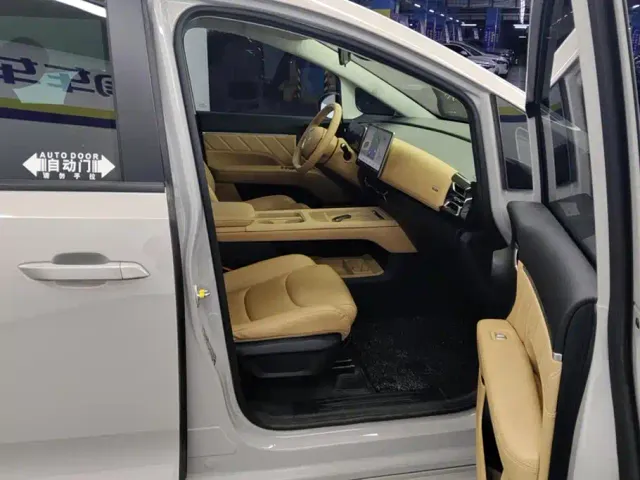 Wuling Starlight 730 — Фото автомобиля 8