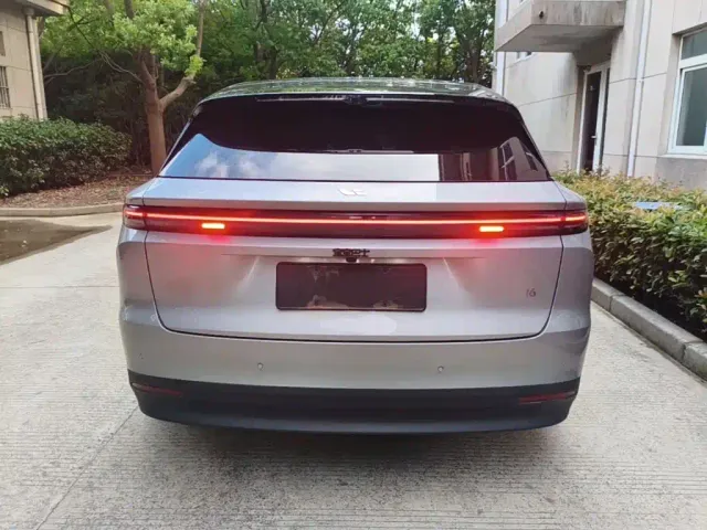 Li Auto i6 — Фото автомобиля 5